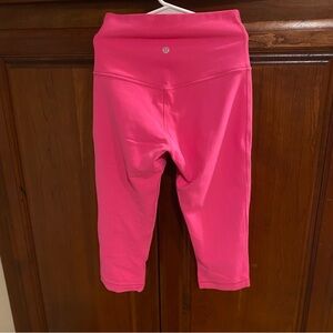 lululemon woman’s cropped Pink leggings